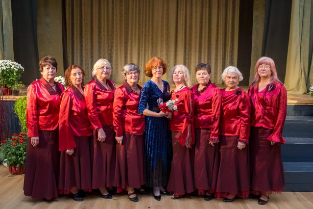 Senioru dāmu deju grupa "Vīgrieze"